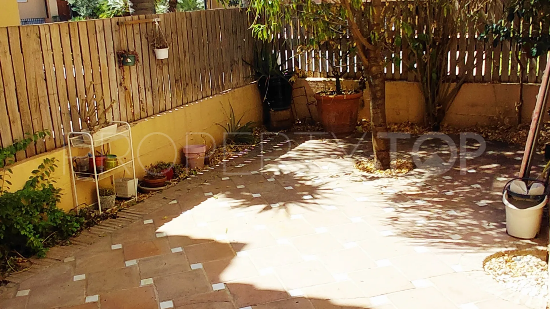 Town house for sale in Condes de Iza with 4 bedrooms
