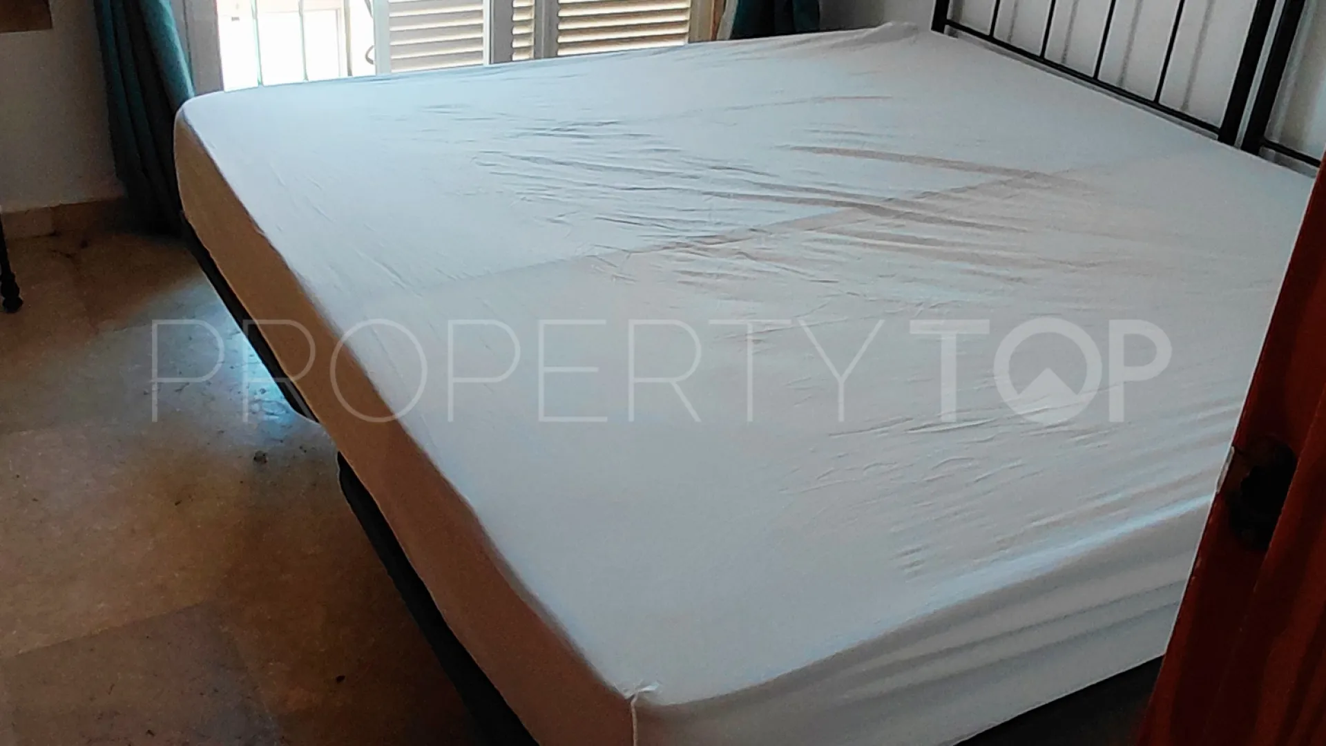 Town house for sale in Condes de Iza with 4 bedrooms