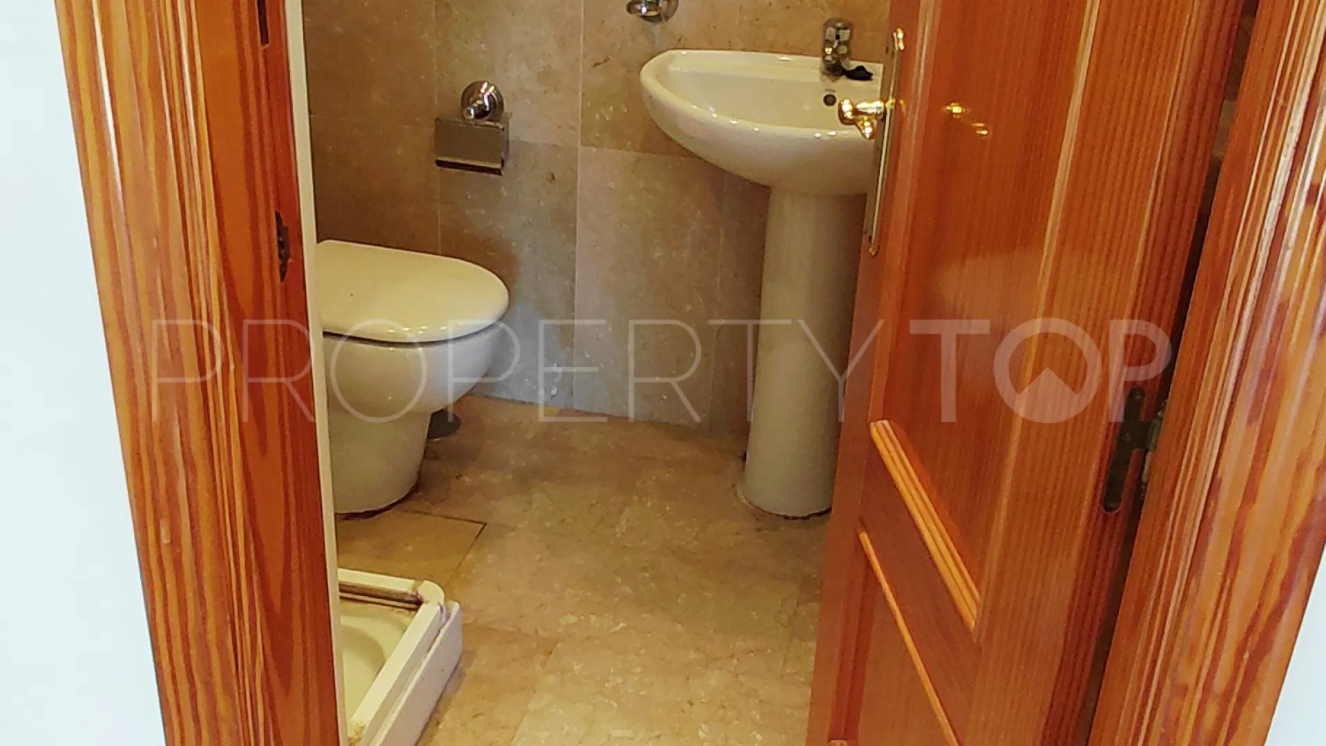 Town house for sale in Condes de Iza with 4 bedrooms