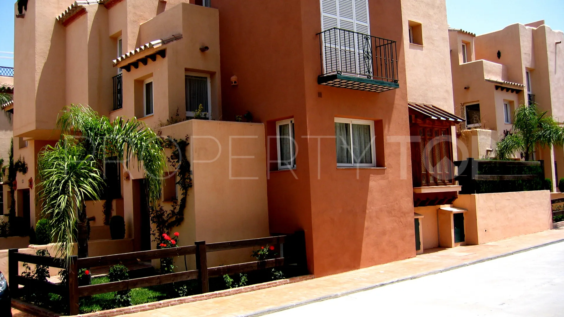 Town house for sale in Condes de Iza with 4 bedrooms