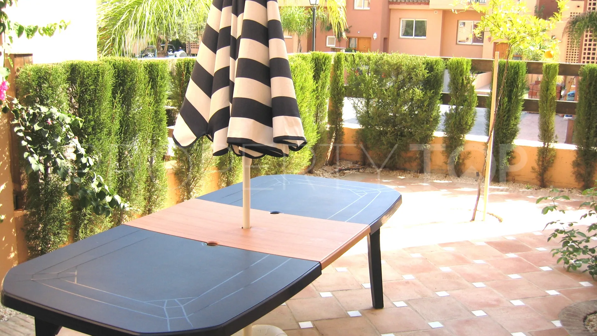 Town house for sale in Condes de Iza with 4 bedrooms