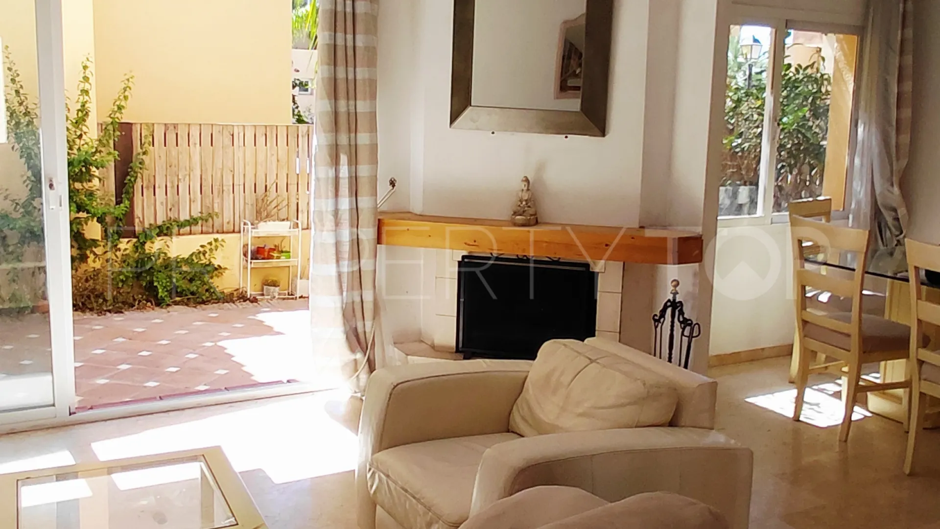 Town house for sale in Condes de Iza with 4 bedrooms