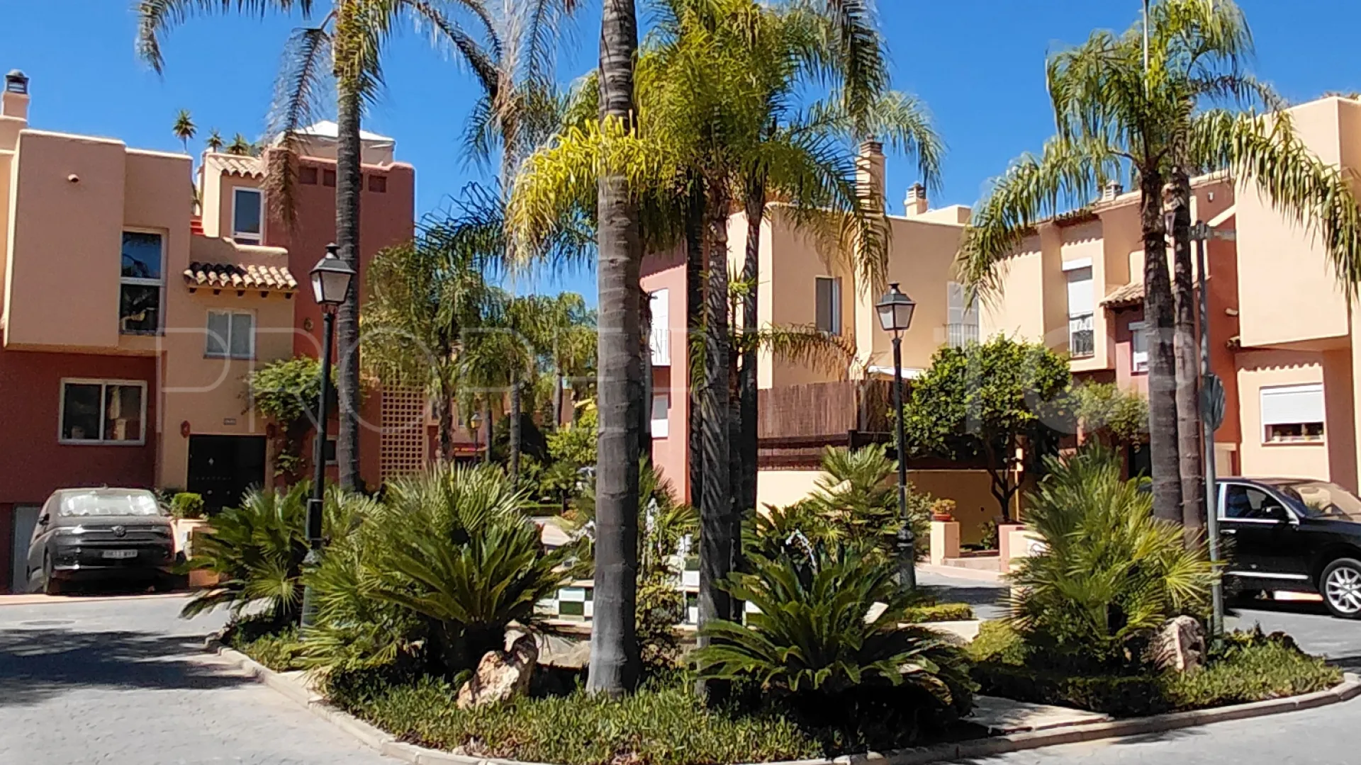 Town house for sale in Condes de Iza with 4 bedrooms