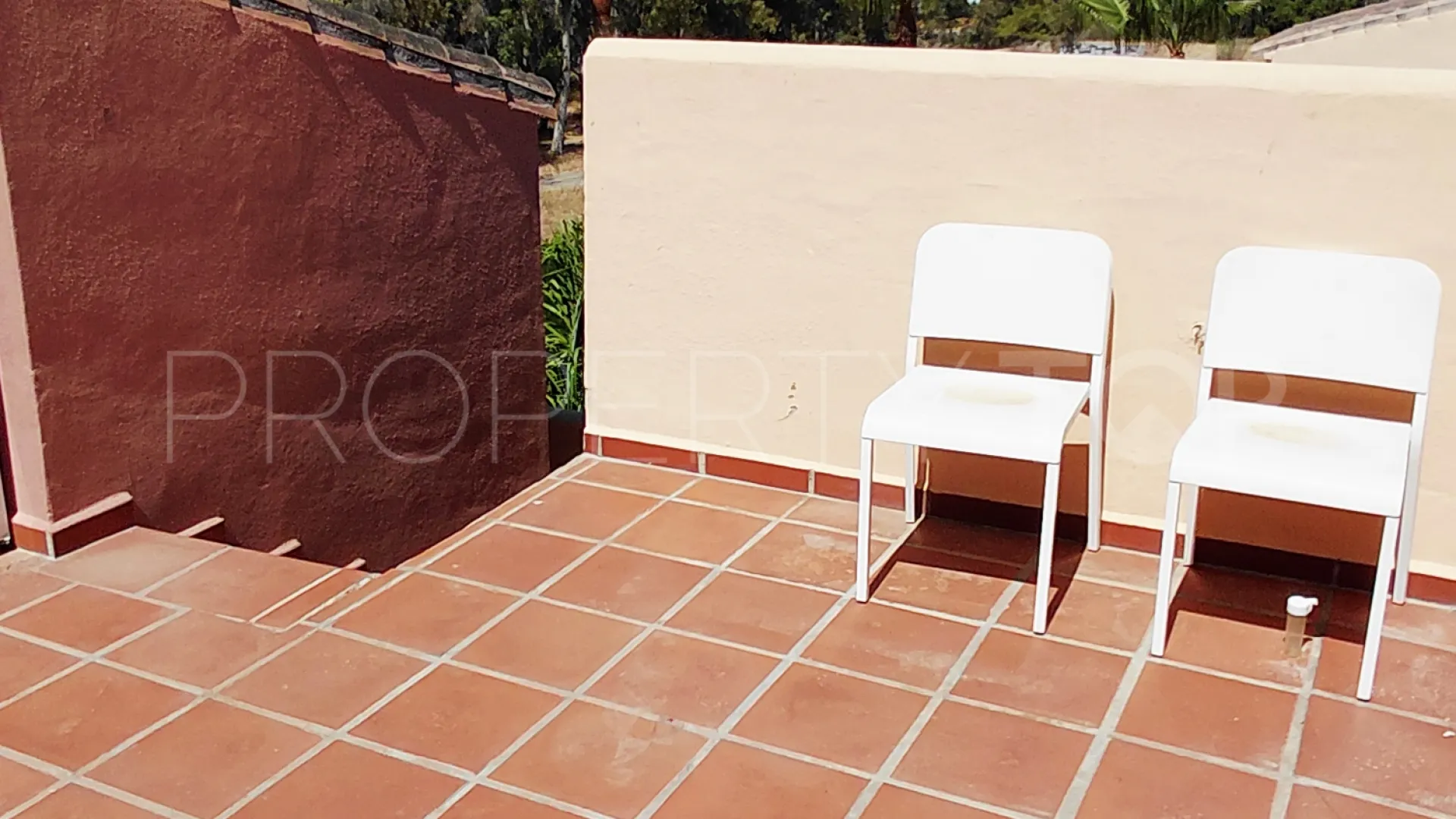 Town house for sale in Condes de Iza with 4 bedrooms