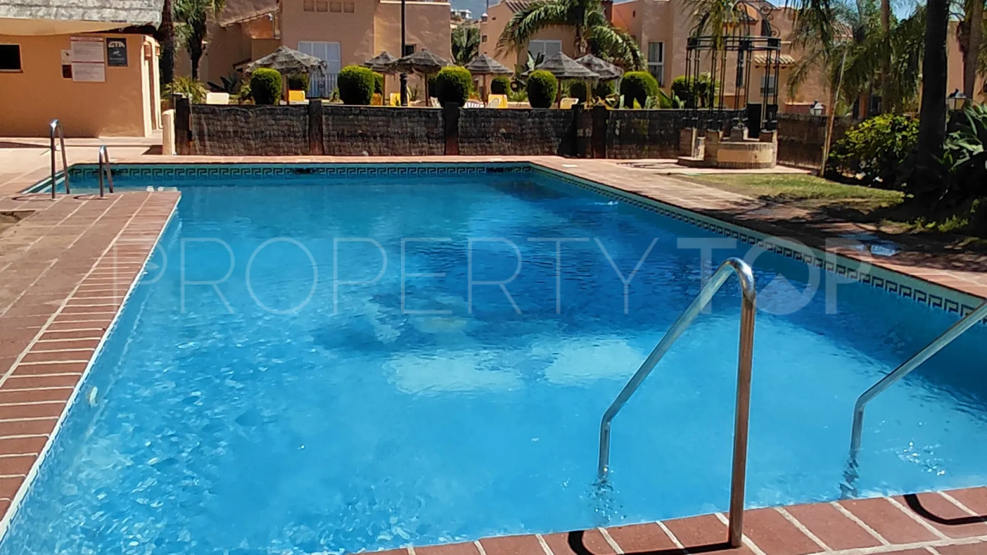 Town house for sale in Condes de Iza with 4 bedrooms