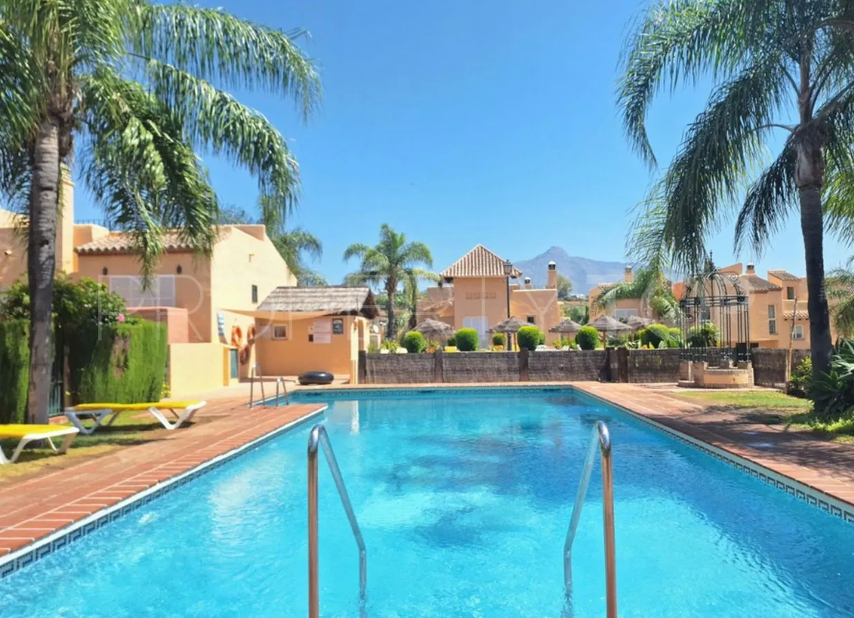 Town house for sale in Condes de Iza with 4 bedrooms