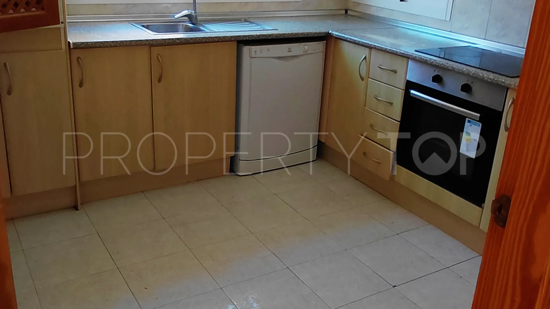 Town house for sale in Condes de Iza with 4 bedrooms