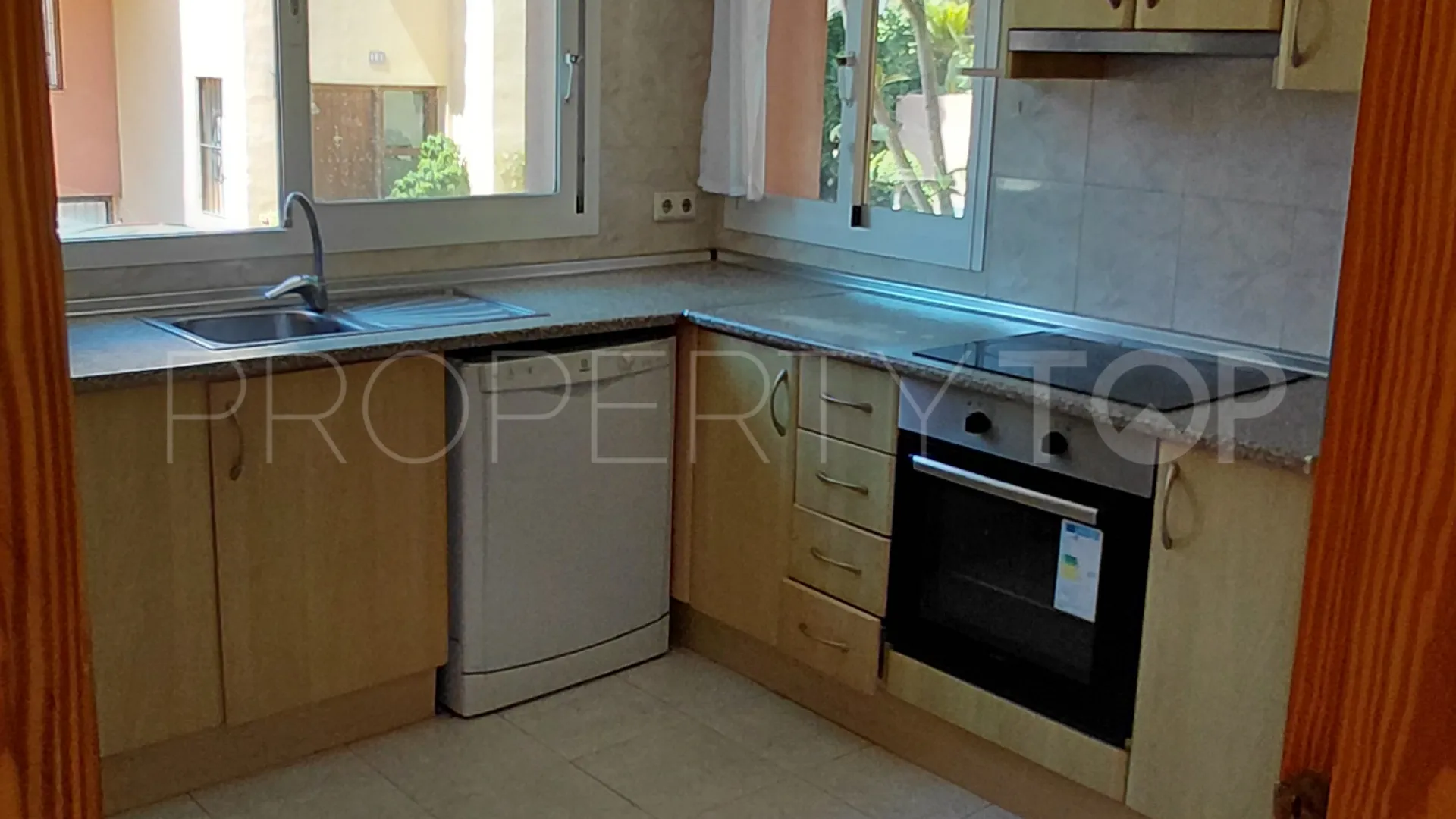 Town house for sale in Condes de Iza with 4 bedrooms