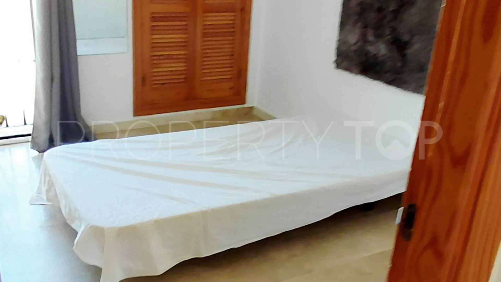 Town house for sale in Condes de Iza with 4 bedrooms