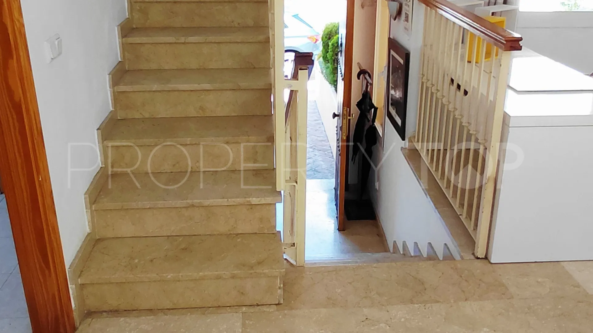 Town house for sale in Condes de Iza with 4 bedrooms
