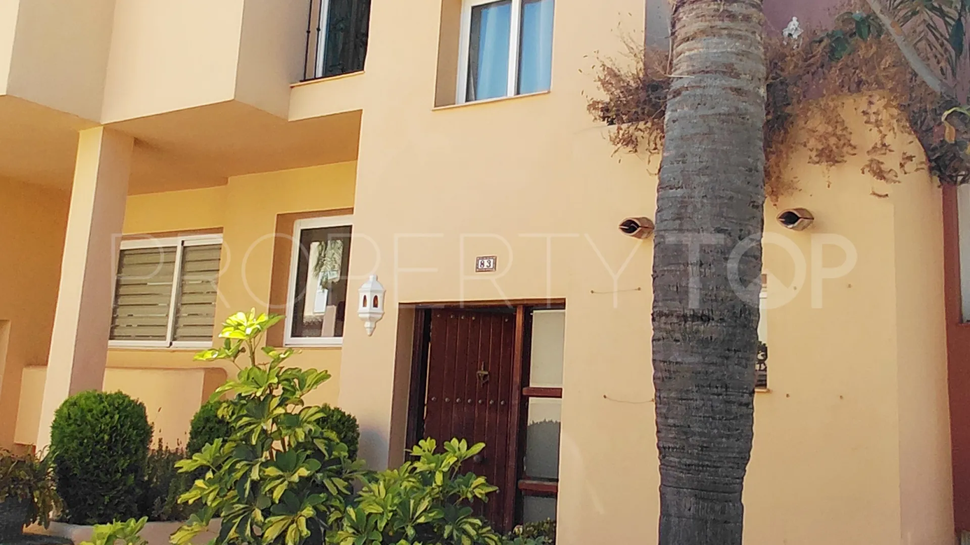 Town house for sale in Condes de Iza with 4 bedrooms