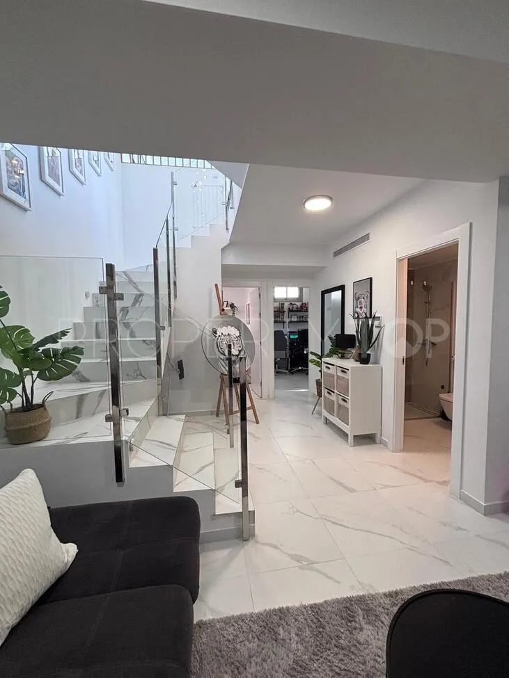 For sale Villamartin villa with 5 bedrooms