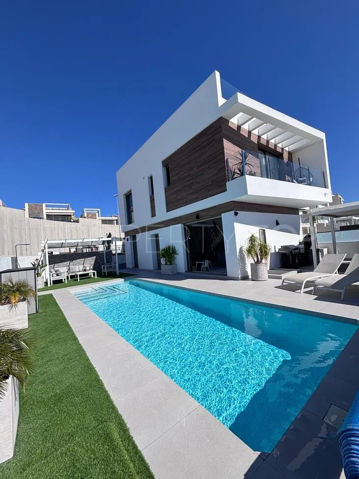 For sale Villamartin villa with 5 bedrooms