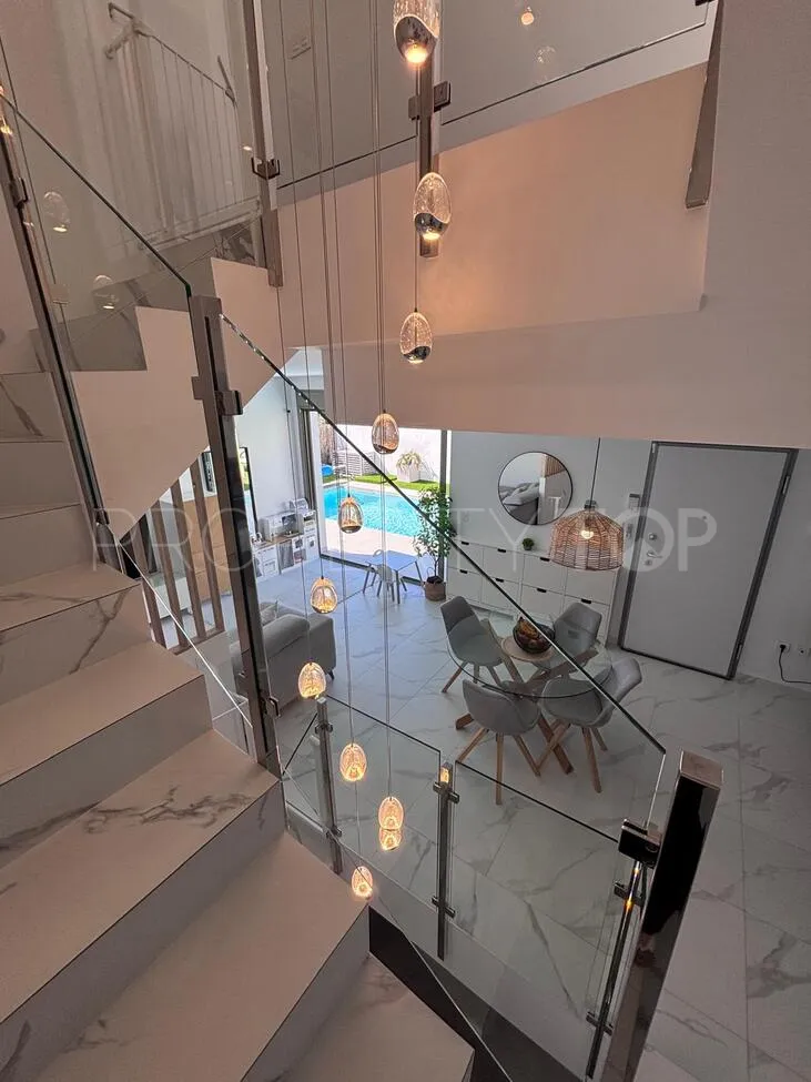 For sale Villamartin villa with 5 bedrooms
