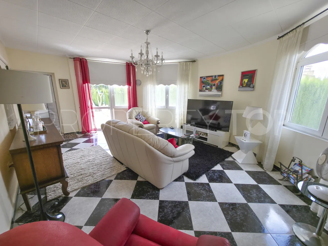 Comprar villa de 3 dormitorios en Torrevieja