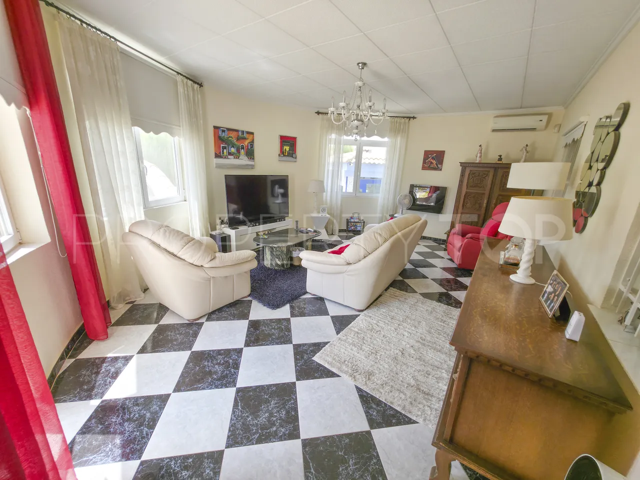 Comprar villa de 3 dormitorios en Torrevieja