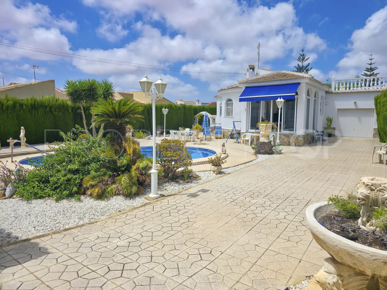 Comprar villa de 3 dormitorios en Torrevieja