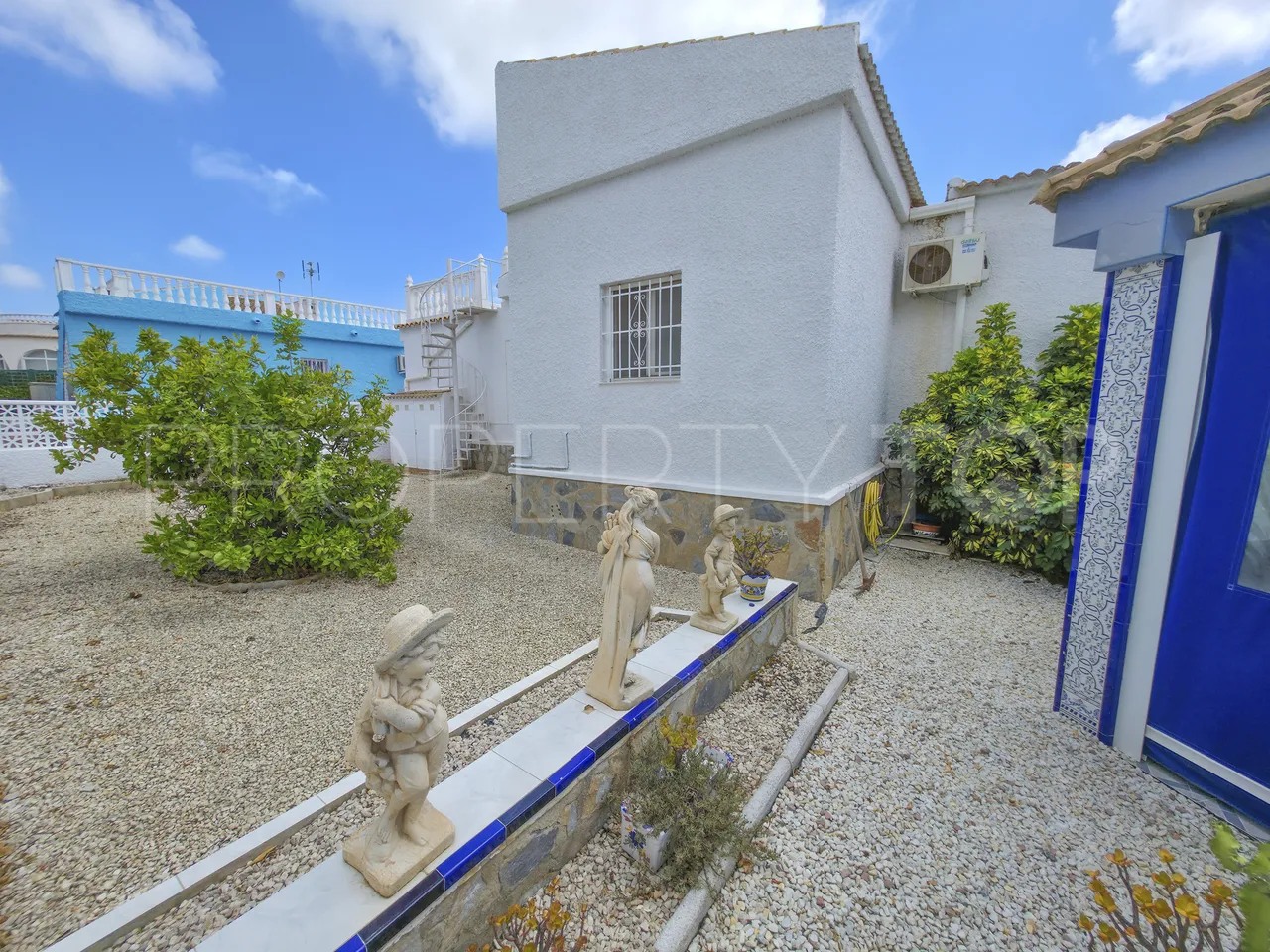 Comprar villa de 3 dormitorios en Torrevieja