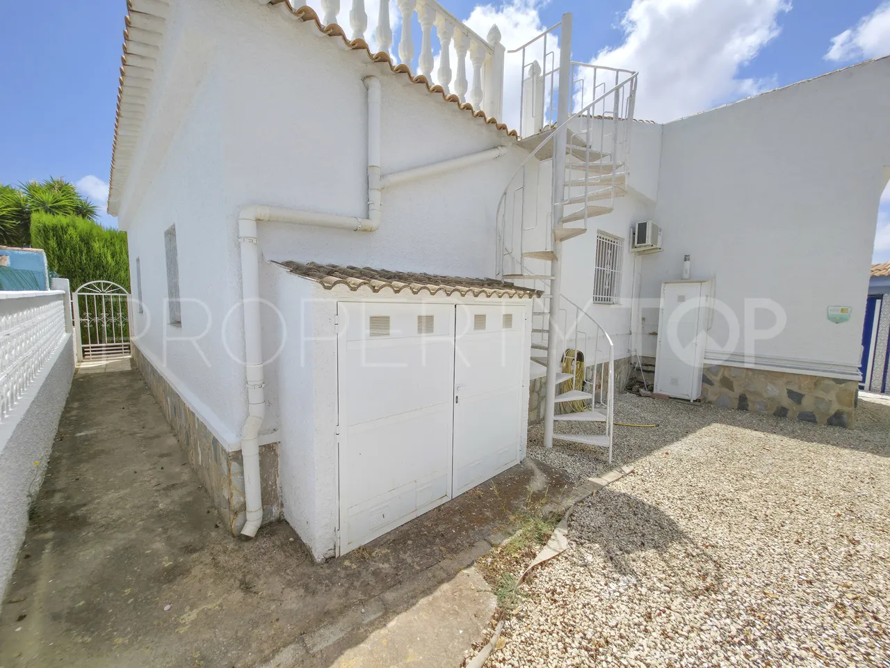 Comprar villa de 3 dormitorios en Torrevieja