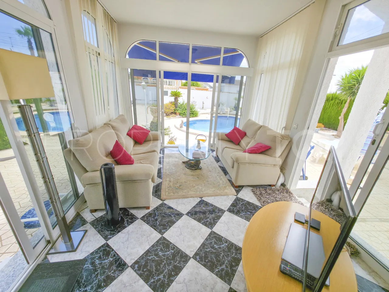 Comprar villa de 3 dormitorios en Torrevieja