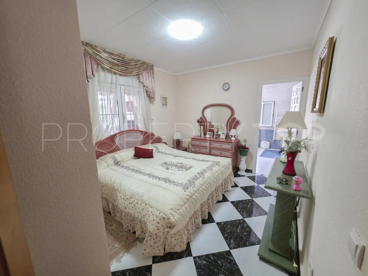 Comprar villa de 3 dormitorios en Torrevieja