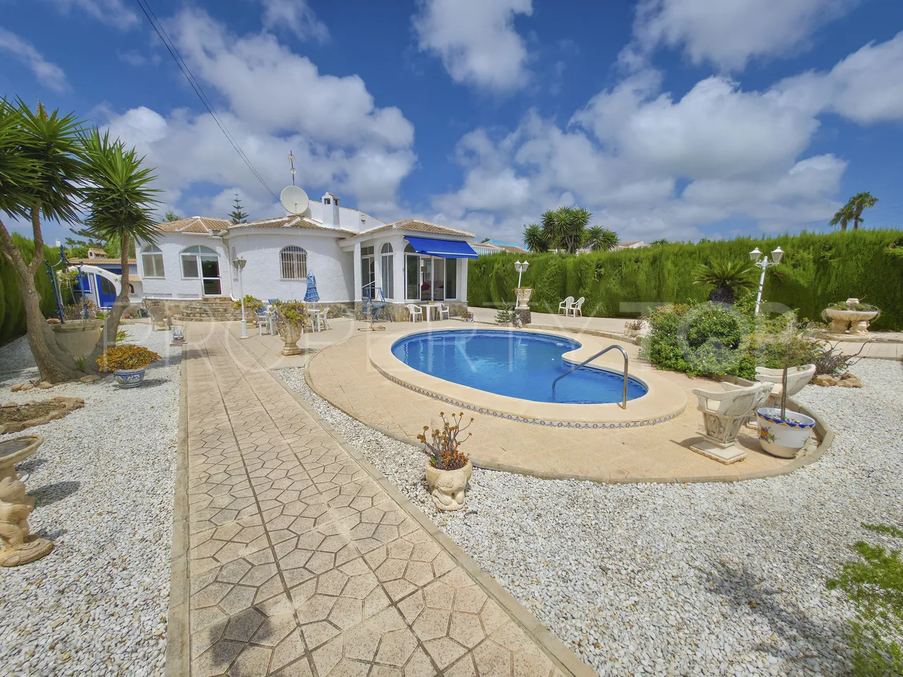 Comprar villa de 3 dormitorios en Torrevieja