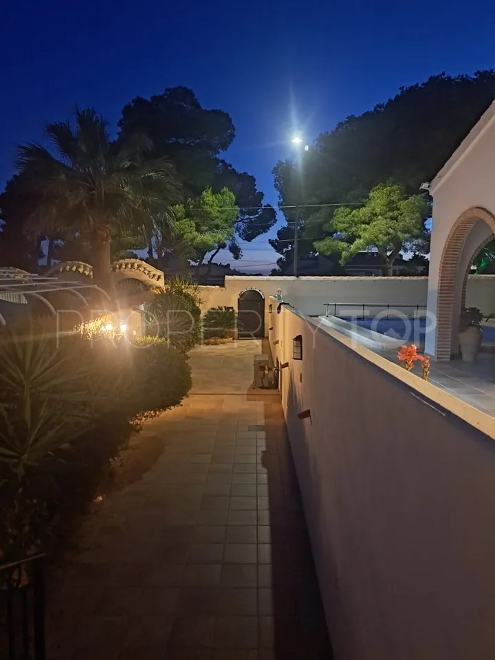 Villa con 4 dormitorios en venta en Pilar de la Horadada