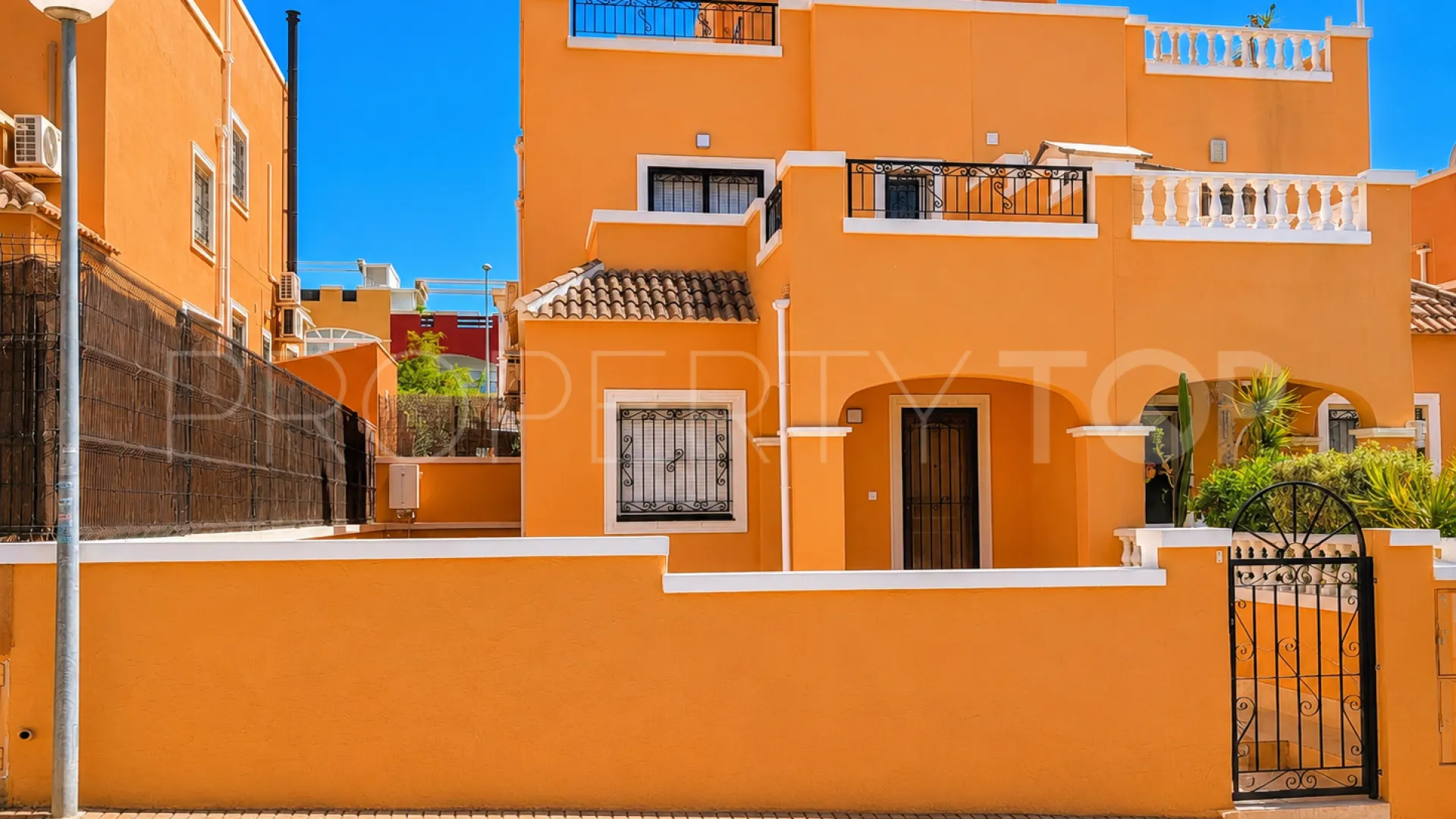 Los Altos de Marbella, adosado con 3 dormitorios en venta