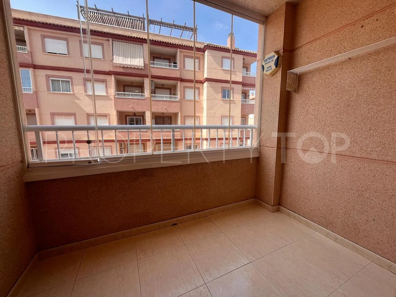 Buy apartment with 2 bedrooms in Algorfa