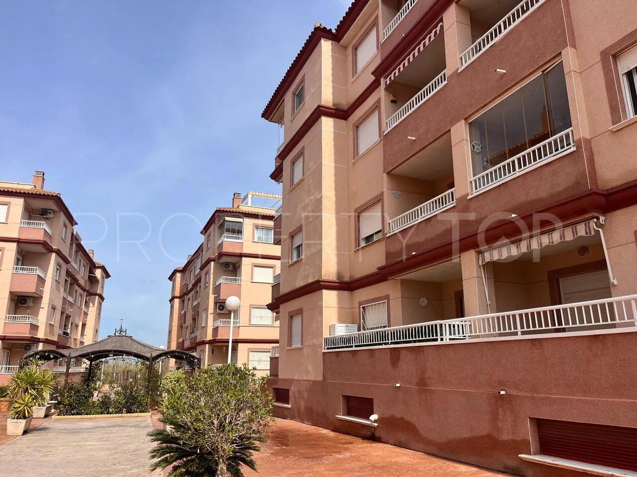 Buy apartment with 2 bedrooms in Algorfa