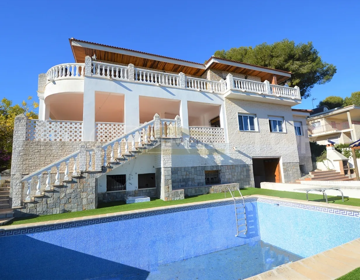 Villa a la venta en Villamartin