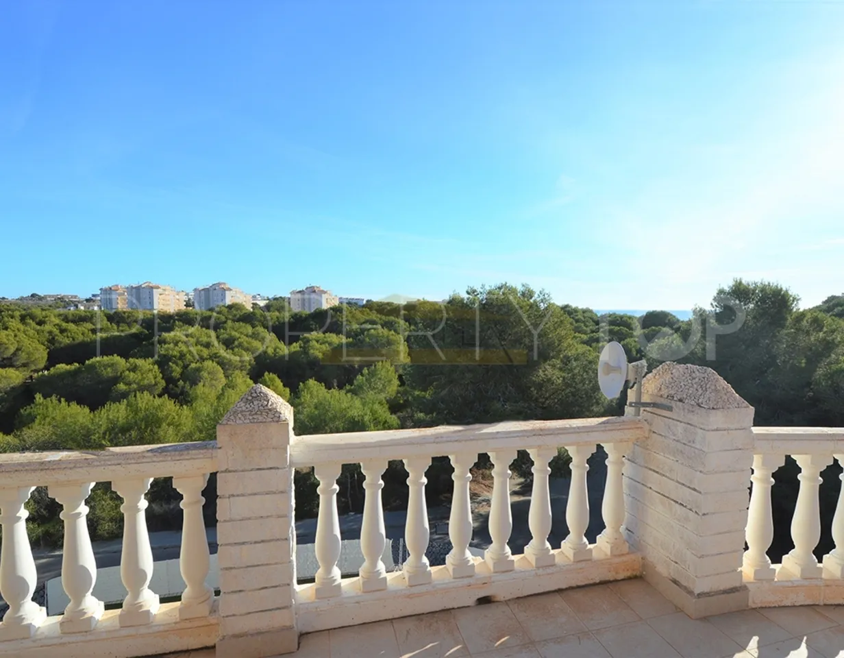 Villa a la venta en Villamartin