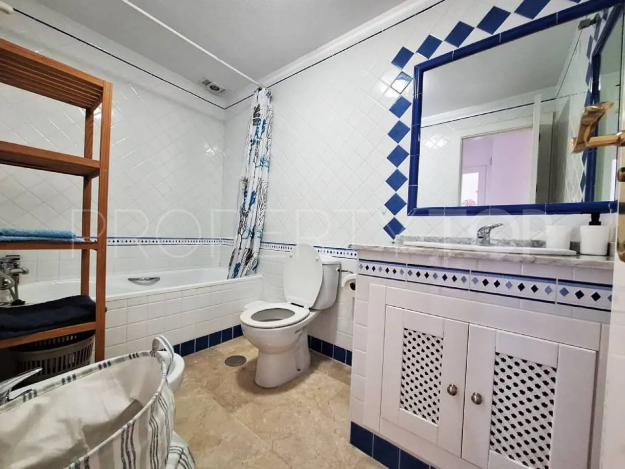 Buy apartment in Villamartin with 3 bedrooms