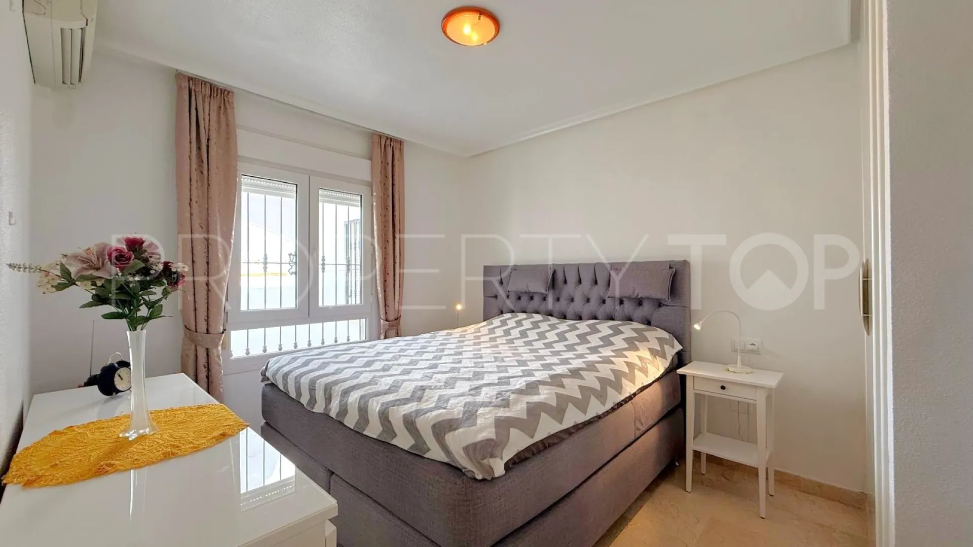 For sale 2 bedrooms apartment in Villamartin