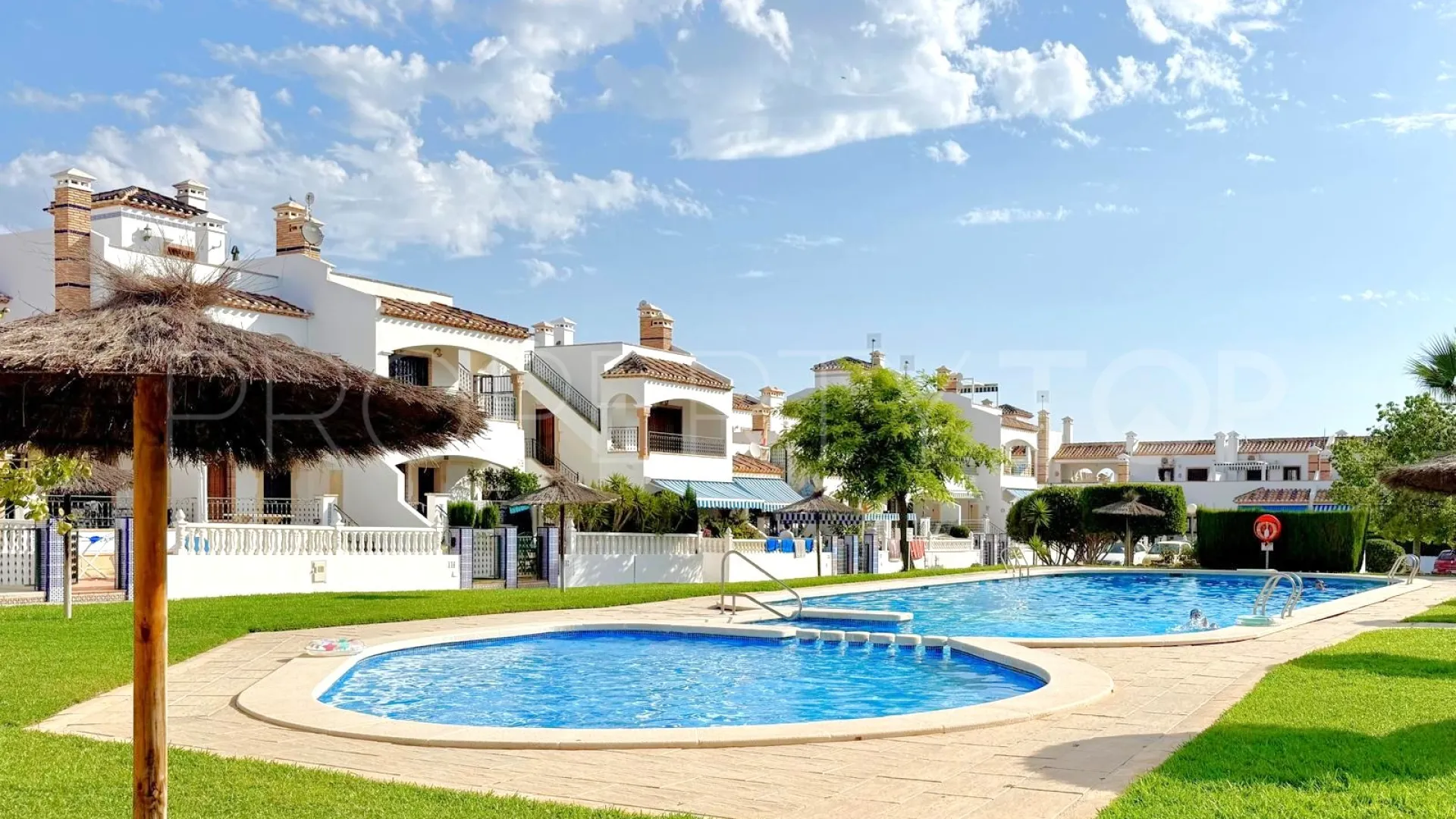 For sale 2 bedrooms apartment in Villamartin