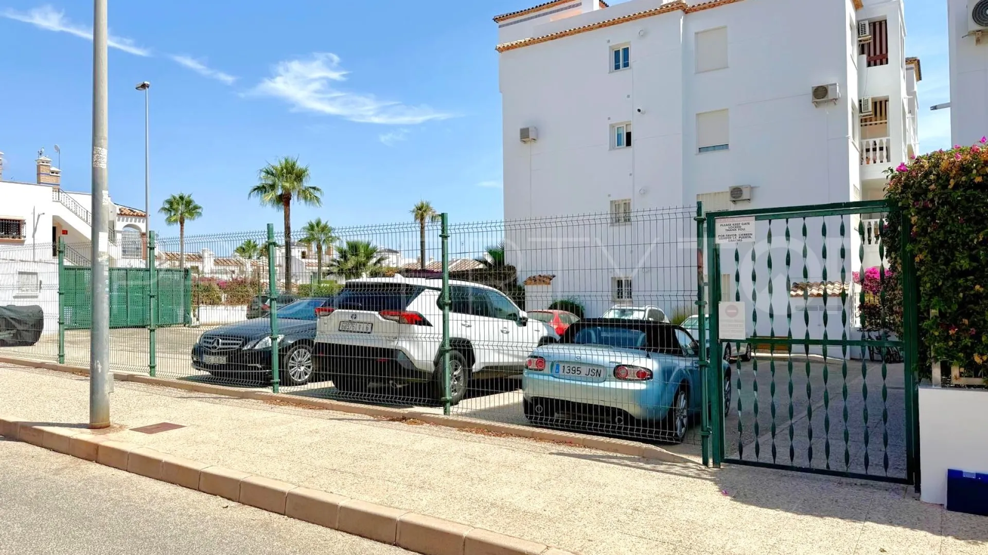 For sale 2 bedrooms apartment in Villamartin
