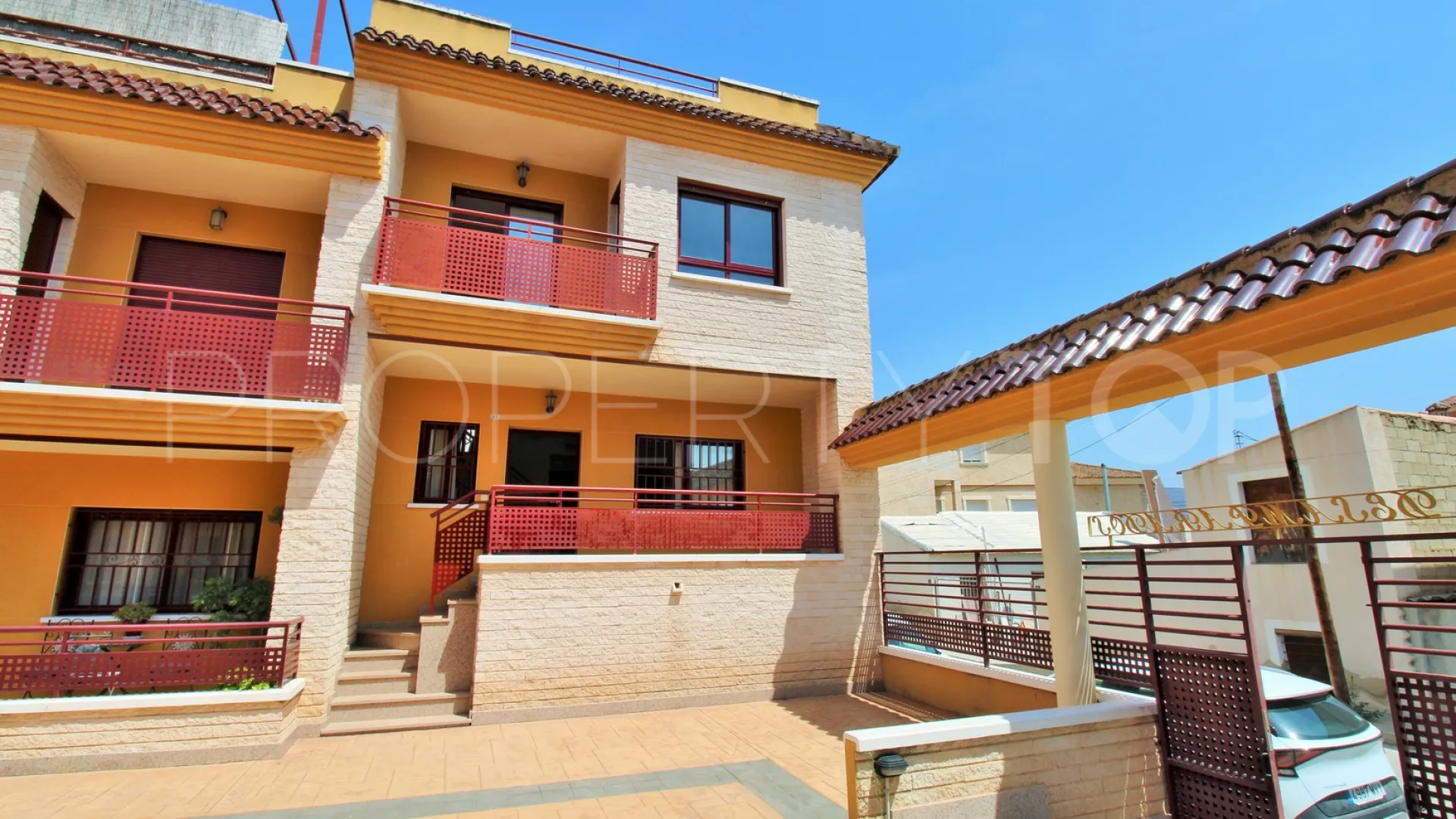 For sale town house in Orihuela with 3 bedrooms