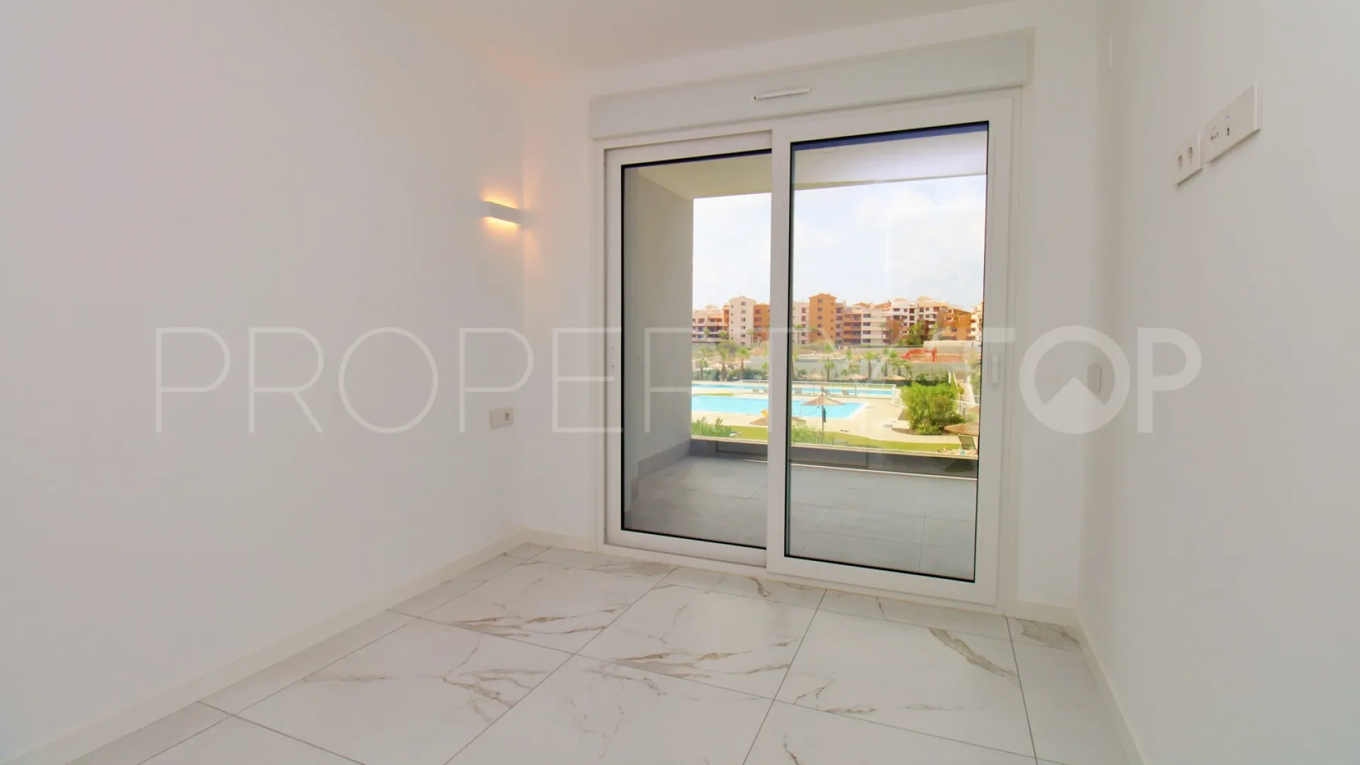 Se vende apartamento en Punta Prima de 2 dormitorios