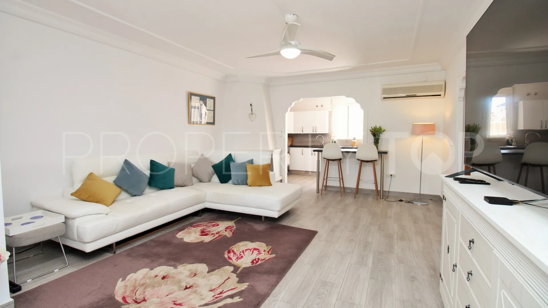 Buy 2 bedrooms apartment in Villamartin