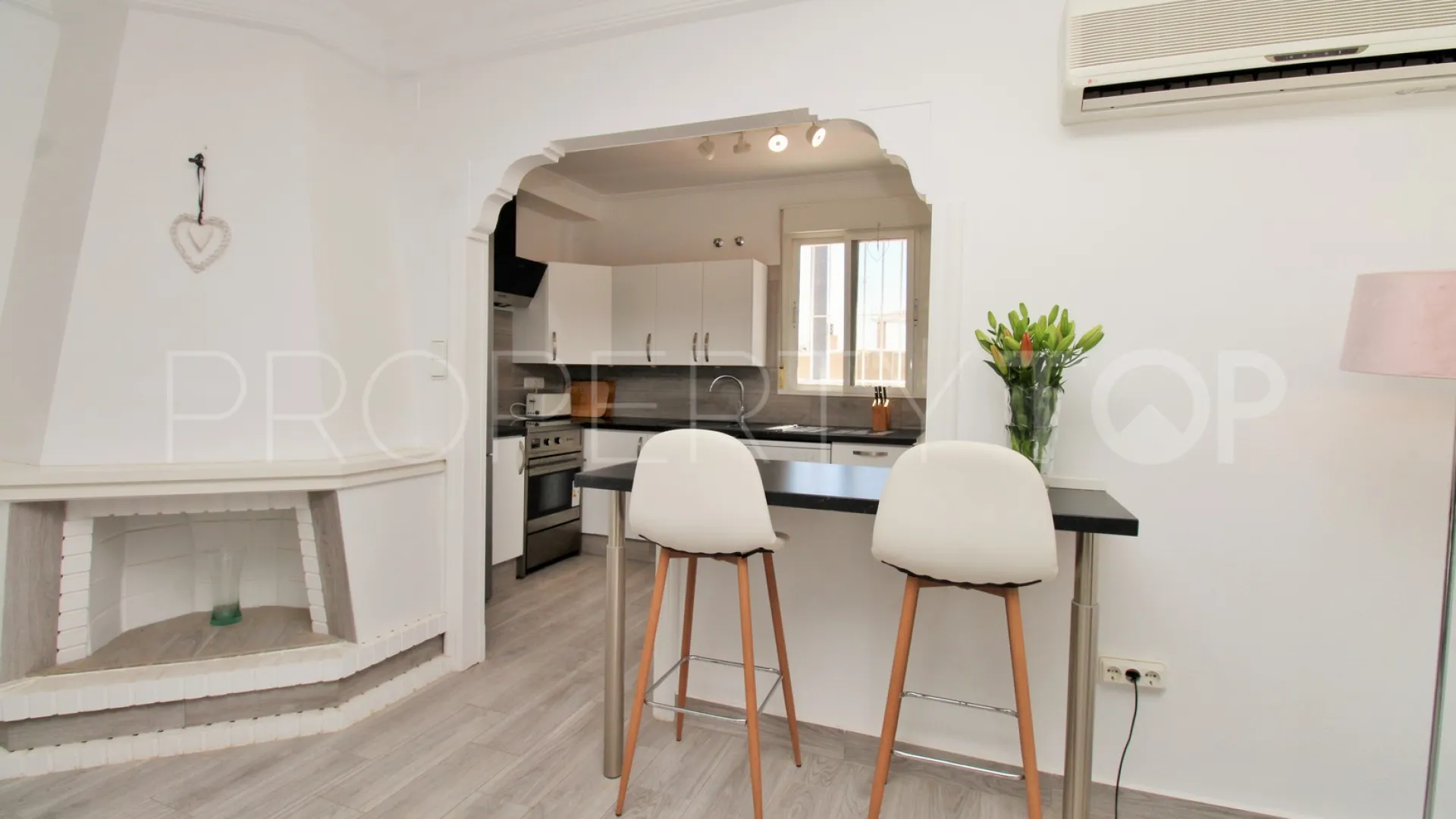 Buy 2 bedrooms apartment in Villamartin