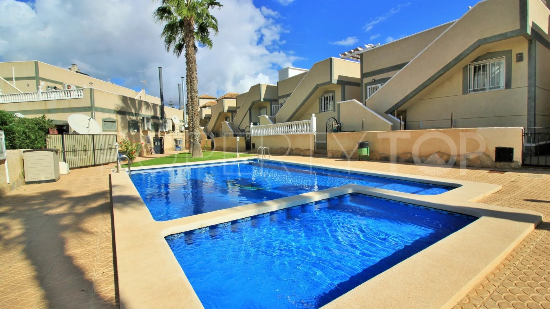 Buy 2 bedrooms apartment in Villamartin