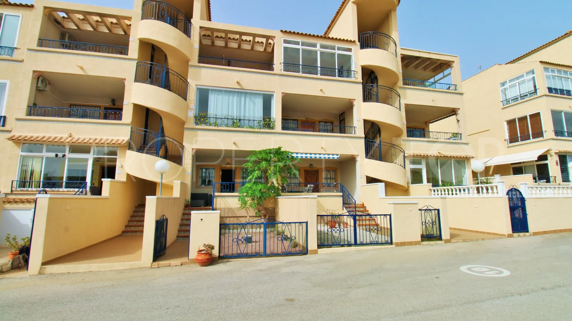 Apartamento en venta con 2 dormitorios en Punta Prima