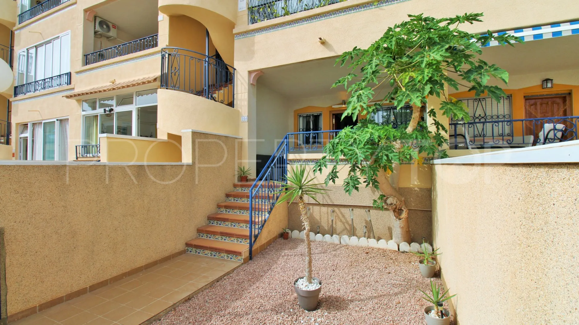 Apartamento en venta con 2 dormitorios en Punta Prima