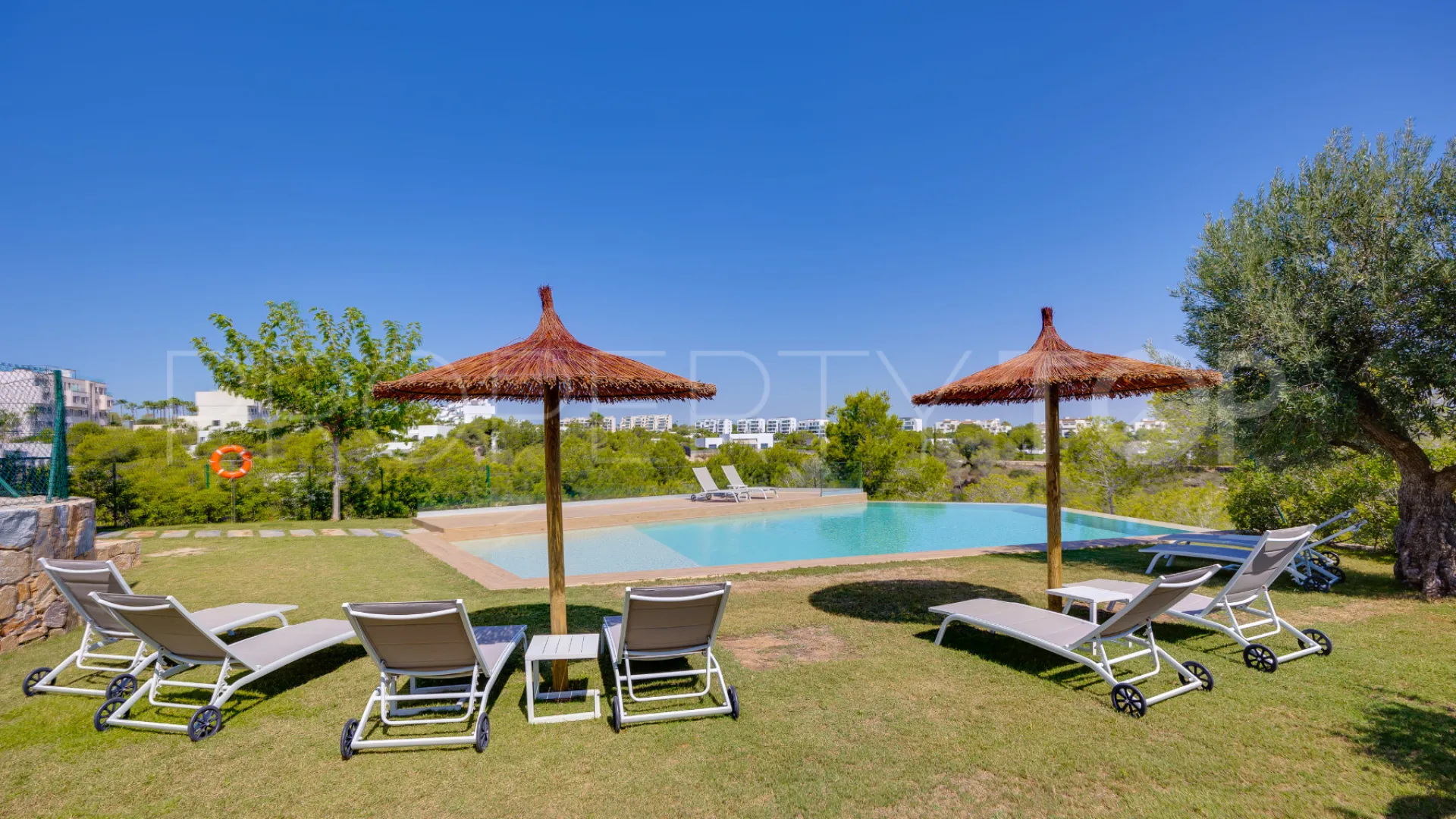 Se vende apartamento en Las Colinas Golf con 2 dormitorios
