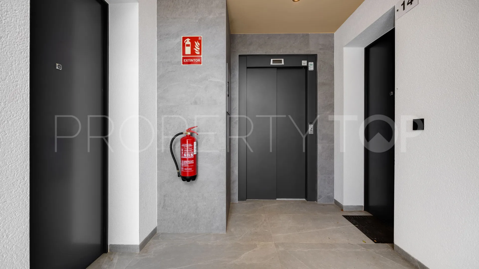 Se vende apartamento en Las Colinas Golf con 2 dormitorios