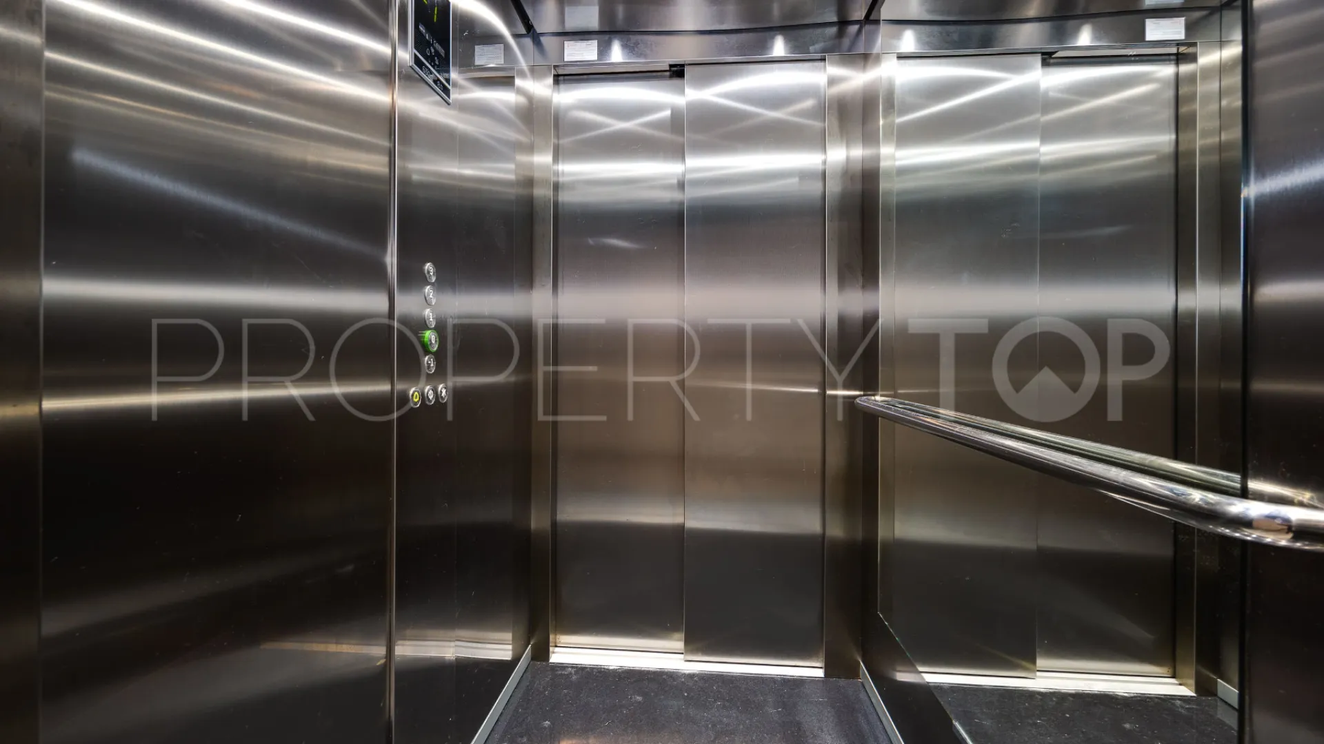 Se vende apartamento en Las Colinas Golf con 2 dormitorios