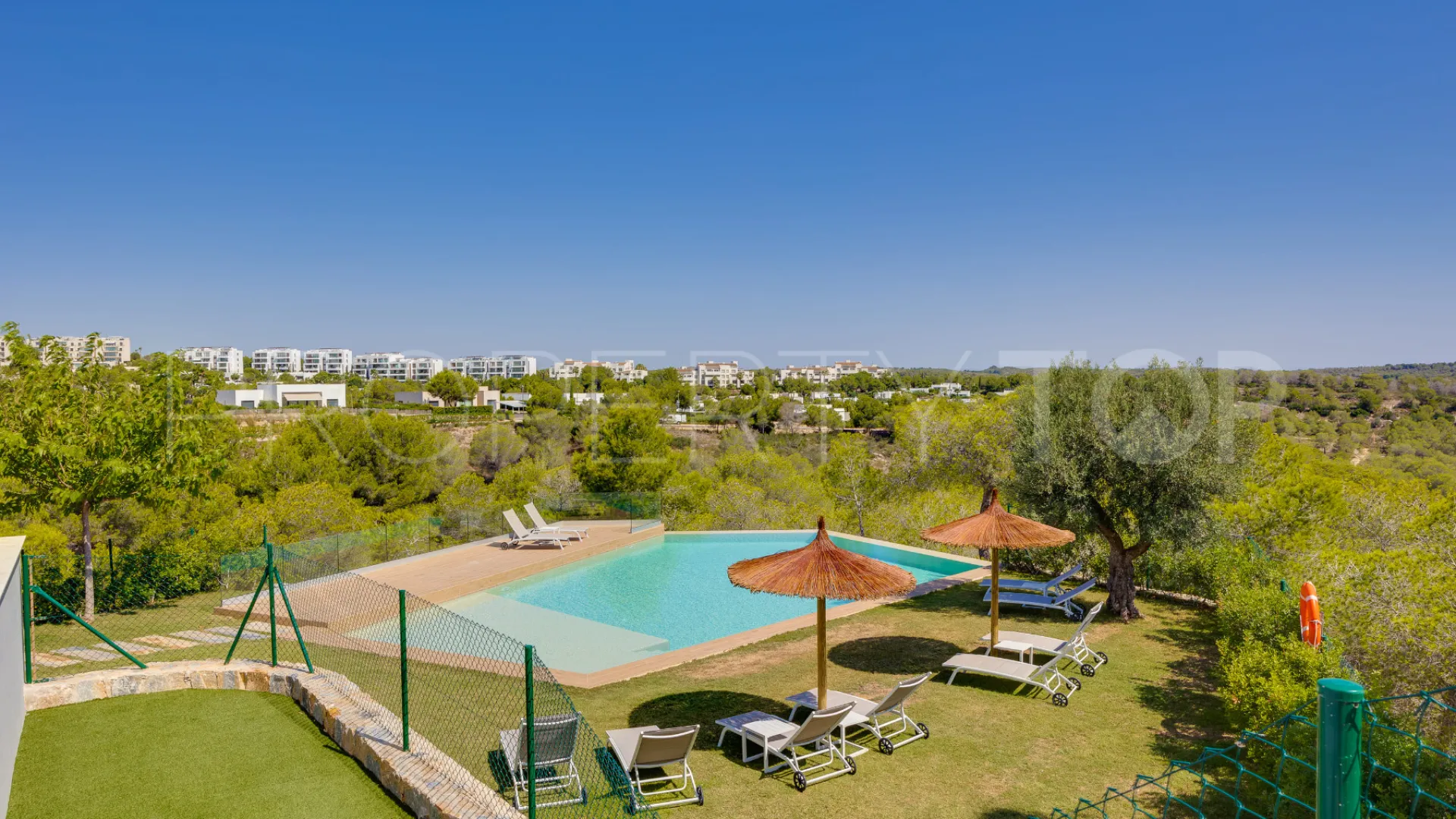 Se vende apartamento en Las Colinas Golf con 2 dormitorios