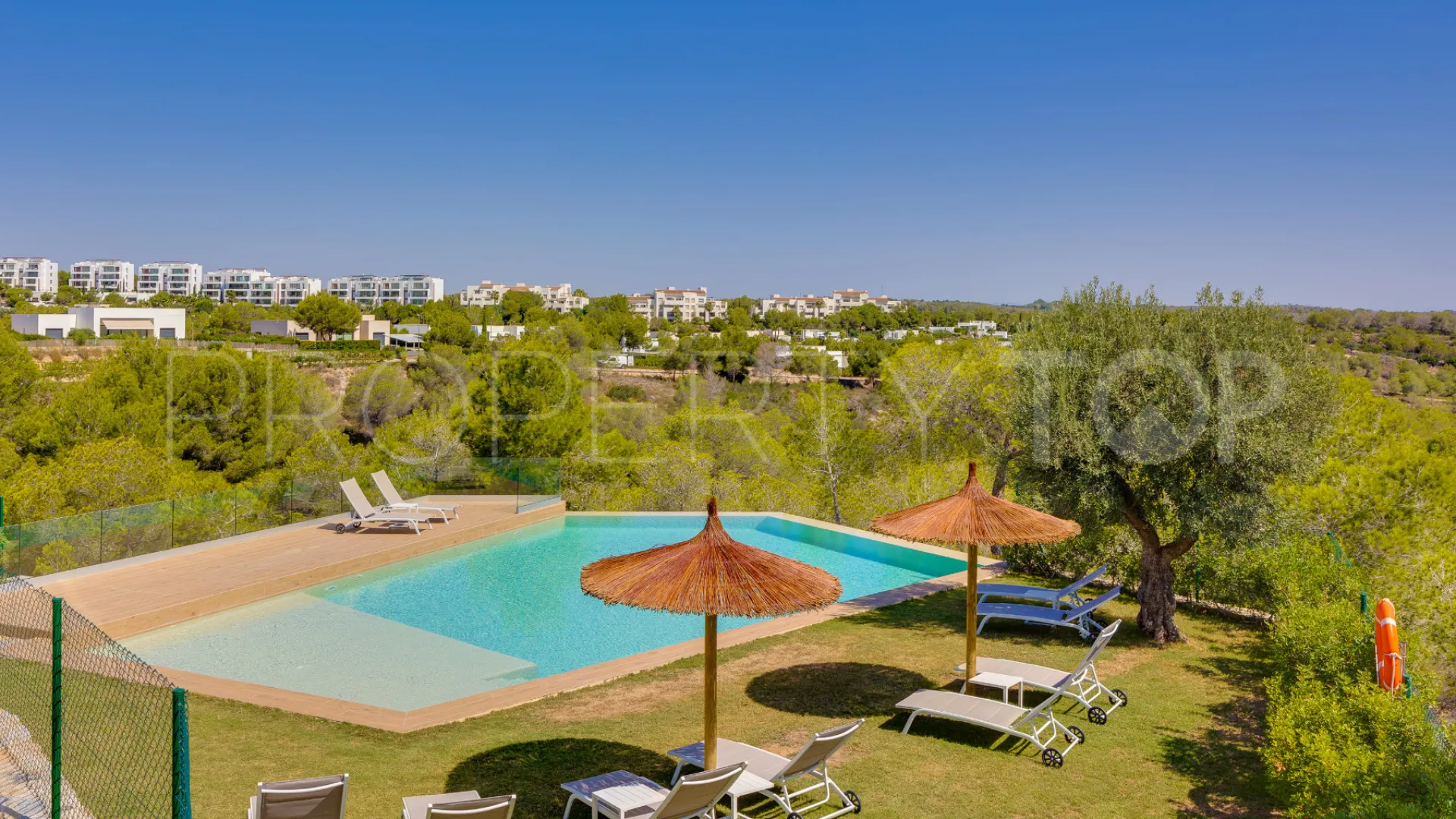 Se vende apartamento en Las Colinas Golf con 2 dormitorios