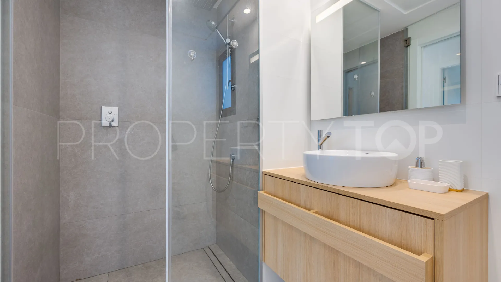 Se vende apartamento en Las Colinas Golf con 2 dormitorios