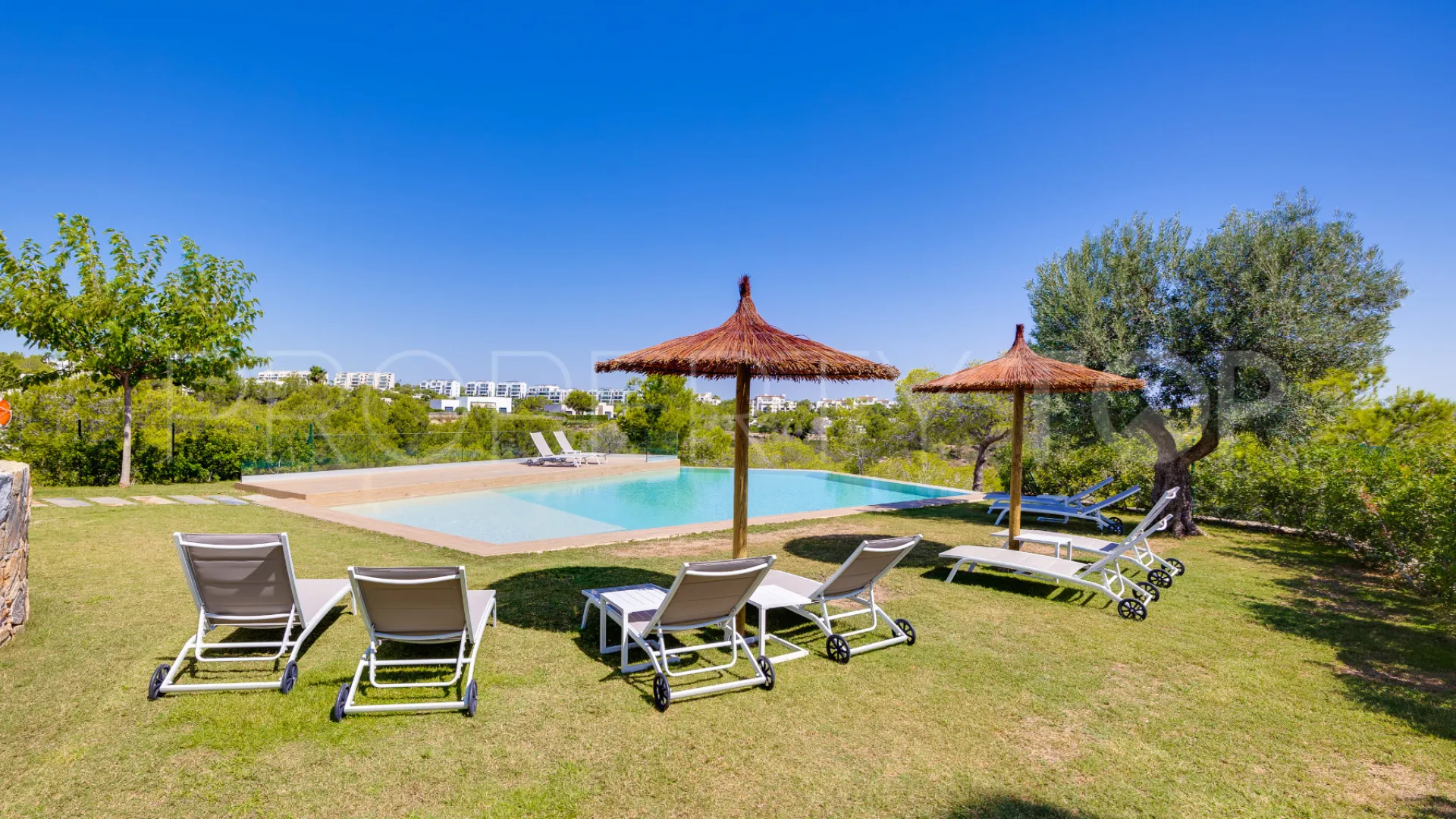 Se vende apartamento en Las Colinas Golf con 2 dormitorios
